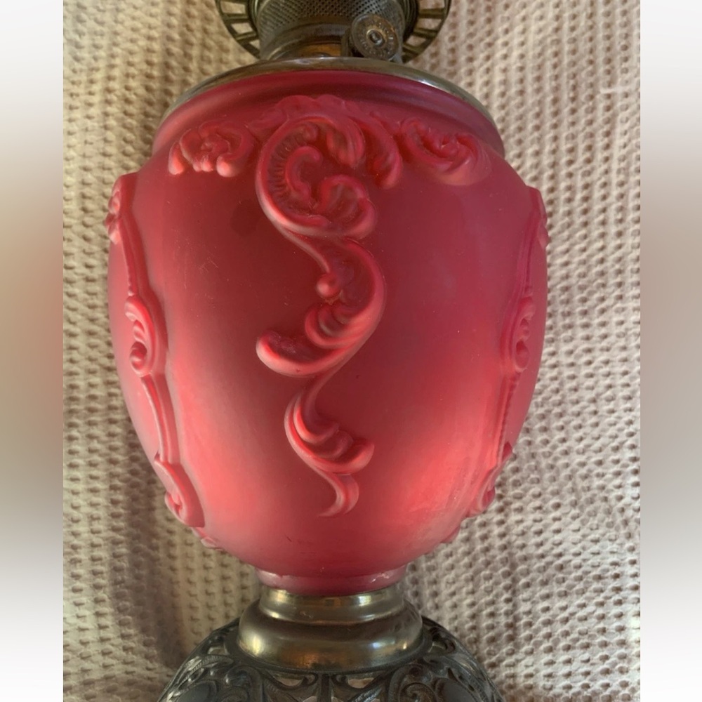 Victorian GWTW Red Large Satin Glass Oil Kerosene Lamp - Picture 13 of 14